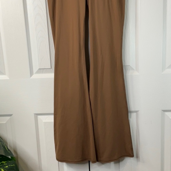 JoyLab High-Rise Flare Extra Long Length
Various Sizes - Picture 5 of 13